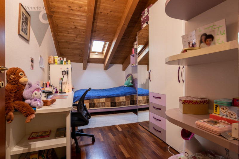 In zona tranquilla, lontana dal caos e a pochi passi da tutti i servizi essenziali quali scuole, ...