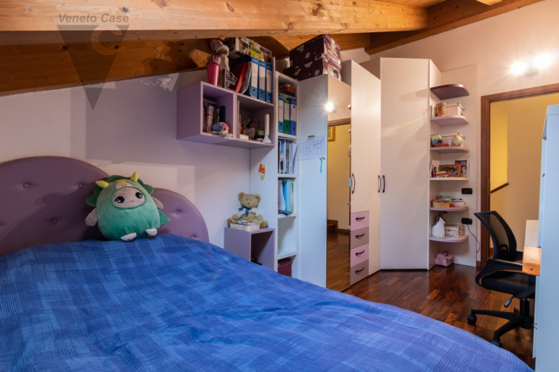 In zona tranquilla, lontana dal caos e a pochi passi da tutti i servizi essenziali quali scuole, ...