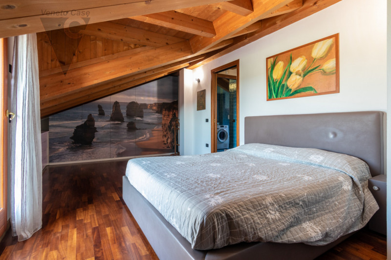 In zona tranquilla, lontana dal caos e a pochi passi da tutti i servizi essenziali quali scuole, ...