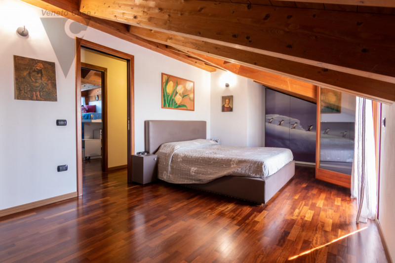 In zona tranquilla, lontana dal caos e a pochi passi da tutti i servizi essenziali quali scuole, ...