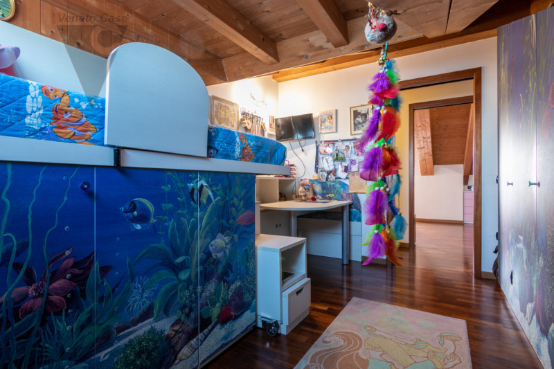 In zona tranquilla, lontana dal caos e a pochi passi da tutti i servizi essenziali quali scuole, ...