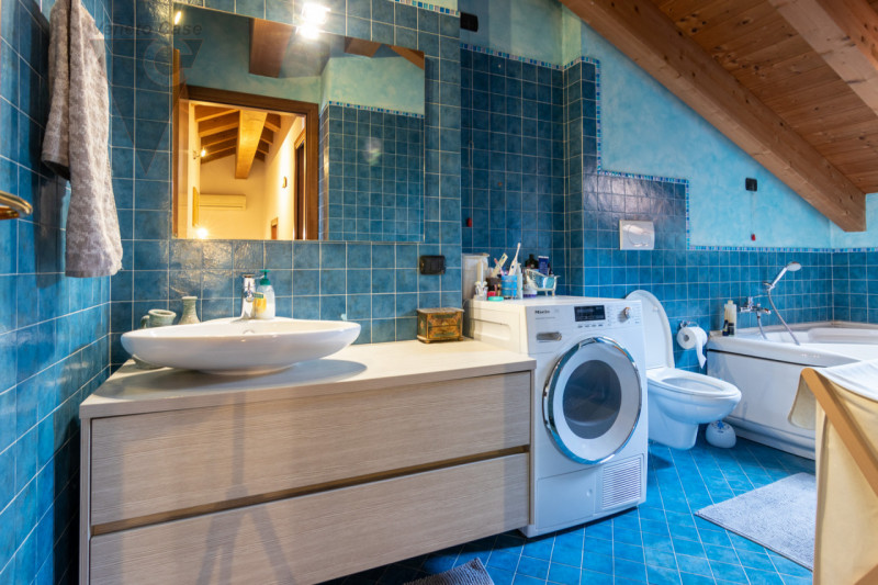 In zona tranquilla, lontana dal caos e a pochi passi da tutti i servizi essenziali quali scuole, ...