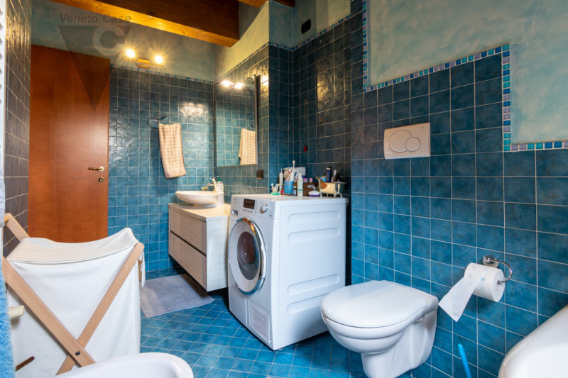 In zona tranquilla, lontana dal caos e a pochi passi da tutti i servizi essenziali quali scuole, ...