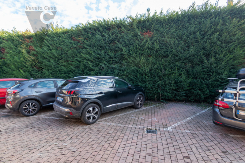 In zona tranquilla, lontana dal caos e a pochi passi da tutti i servizi essenziali quali scuole, ...