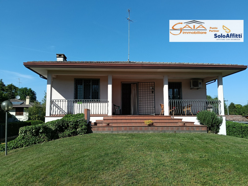 Proponiamo in vendita la nuda proprietà di una splendida casa singola terratetto situata nel cuor...