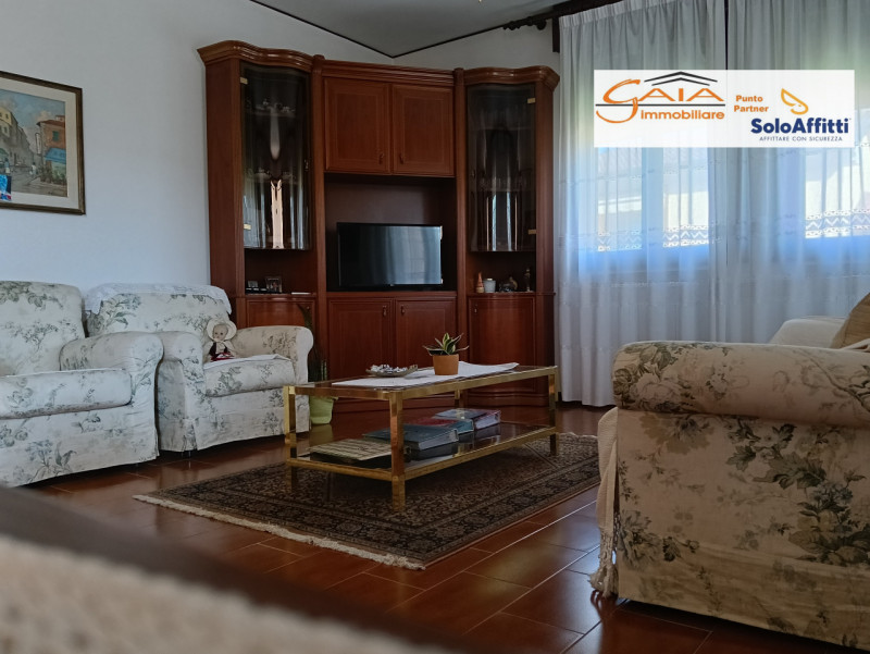 Proponiamo in vendita la nuda proprietà di una splendida casa singola terratetto situata nel cuor...