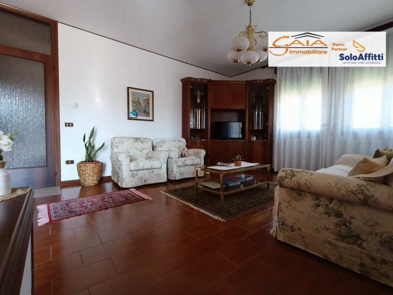 Proponiamo in vendita la nuda proprietà di una splendida casa singola terratetto situata nel cuor...