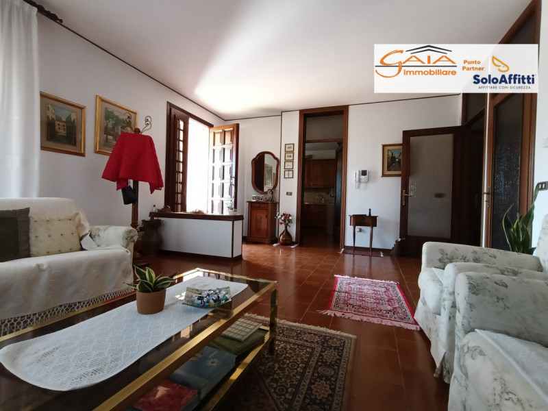 Proponiamo in vendita la nuda proprietà di una splendida casa singola terratetto situata nel cuor...