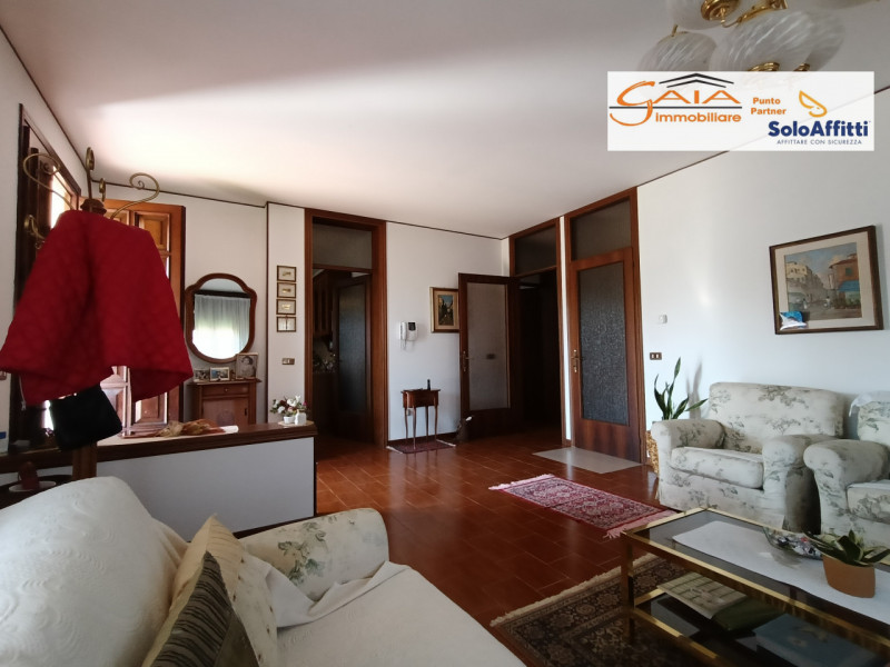 Proponiamo in vendita la nuda proprietà di una splendida casa singola terratetto situata nel cuor...