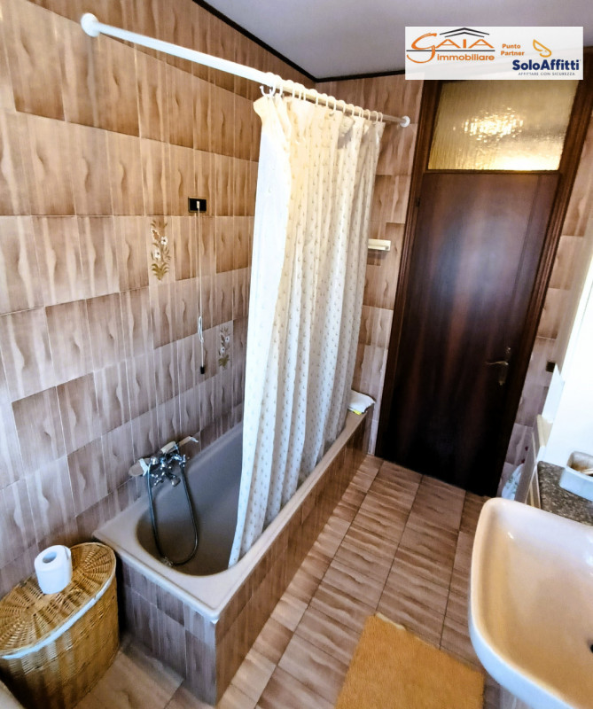 Proponiamo in vendita la nuda proprietà di una splendida casa singola terratetto situata nel cuor...