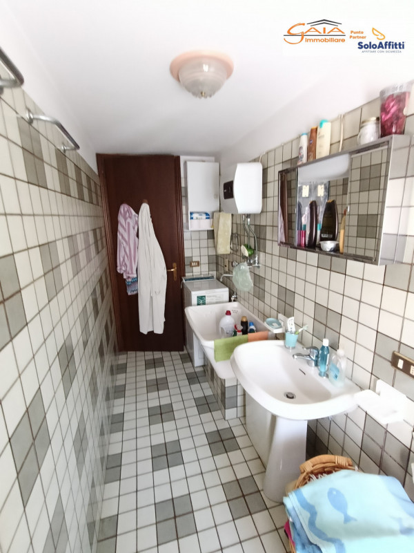 Proponiamo in vendita la nuda proprietà di una splendida casa singola terratetto situata nel cuor...