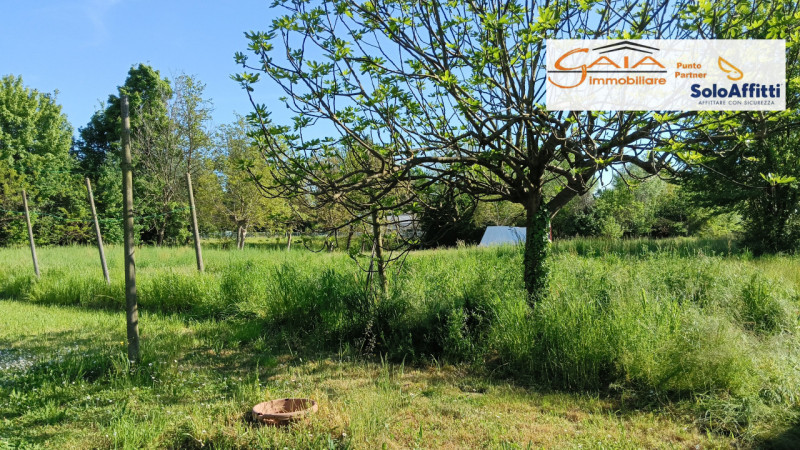 Proponiamo in vendita la nuda proprietà di una splendida casa singola terratetto situata nel cuor...