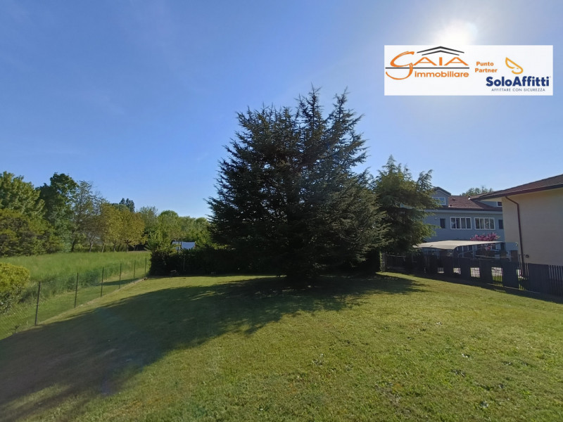 Proponiamo in vendita la nuda proprietà di una splendida casa singola terratetto situata nel cuor...