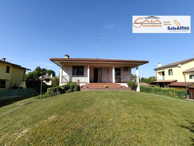 Proponiamo in vendita la nuda proprietà di una splendida casa singola terratetto situata nel cuor...