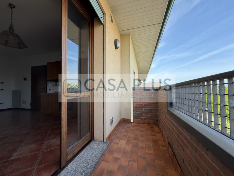 Tombolo, vicino al centro del paese e ai principali servizi, inserito in un contesto condominiale...