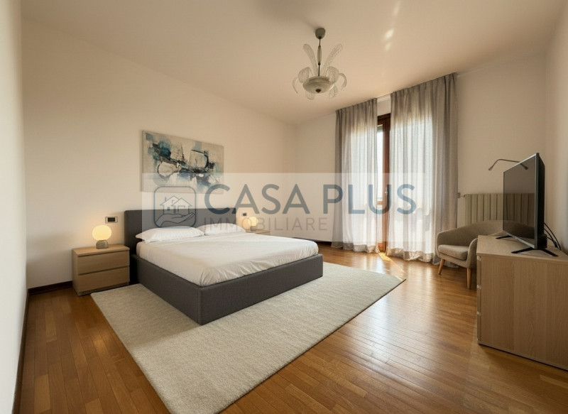 Tombolo, vicino al centro del paese e ai principali servizi, inserito in un contesto condominiale...