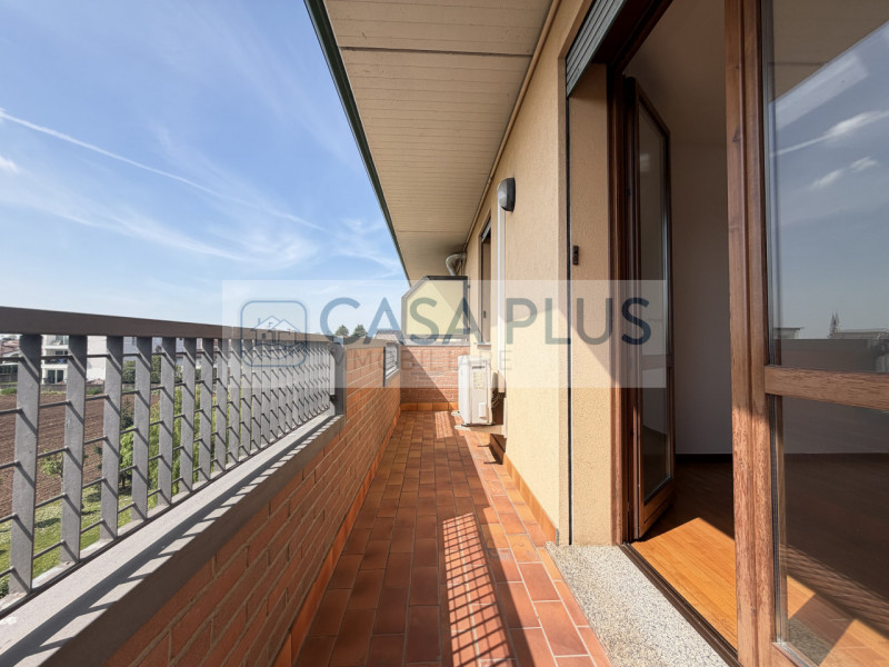 Tombolo, vicino al centro del paese e ai principali servizi, inserito in un contesto condominiale...