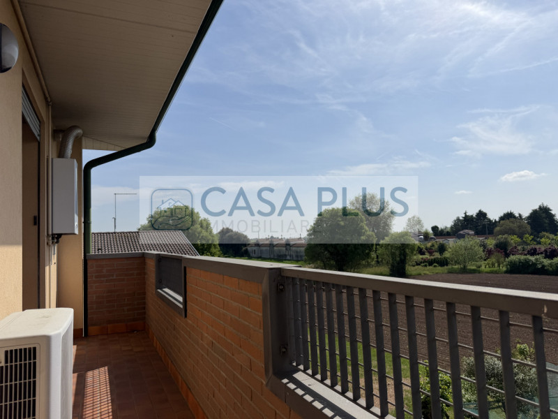 Tombolo, vicino al centro del paese e ai principali servizi, inserito in un contesto condominiale...