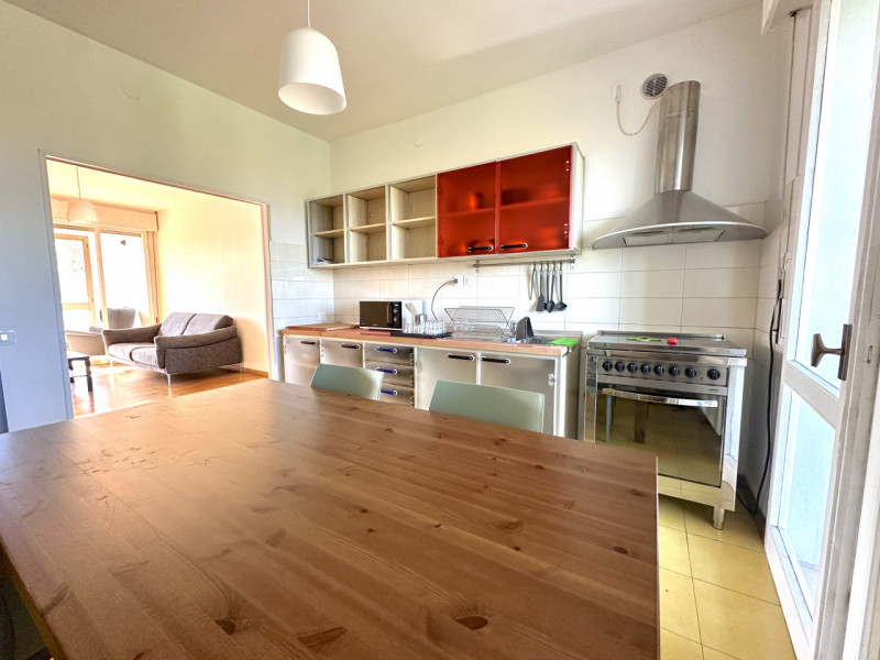 Stanza matrimoniale per una persona per lavoratrici o studentesse.

Canone 380 Euro + 100 Euro sp...