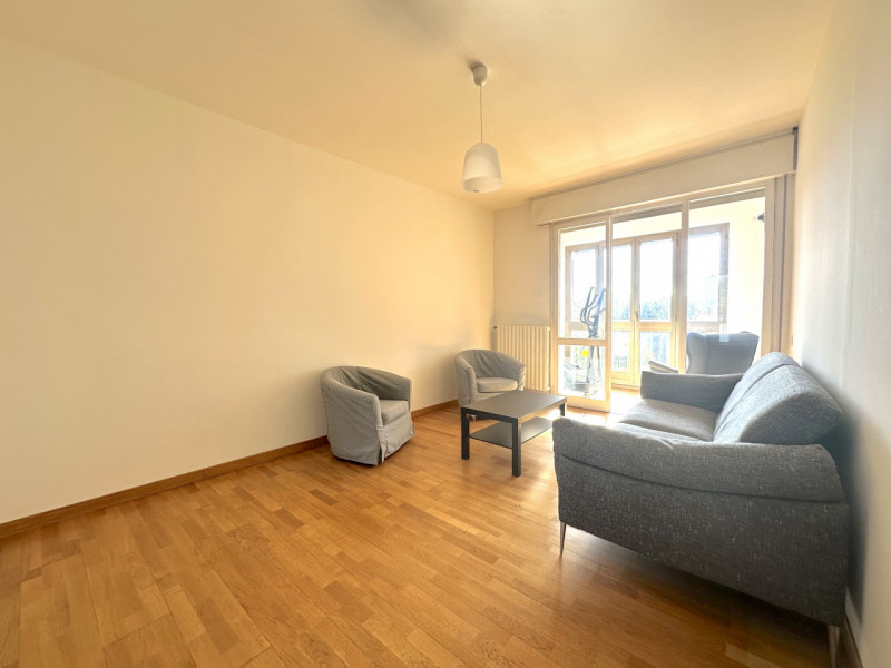 Stanza matrimoniale per una persona per lavoratrici o studentesse.

Canone 380 Euro + 100 Euro sp...