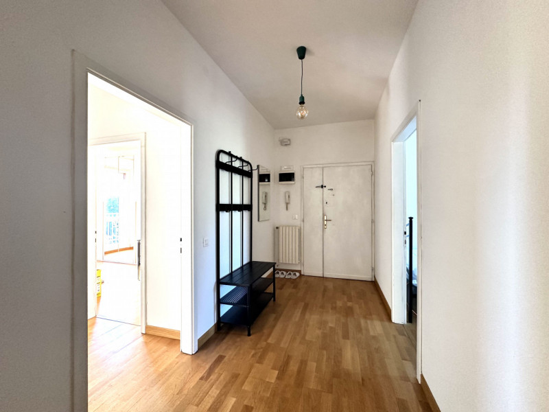 Stanza matrimoniale per una persona per lavoratrici o studentesse.

Canone 380 Euro + 100 Euro sp...