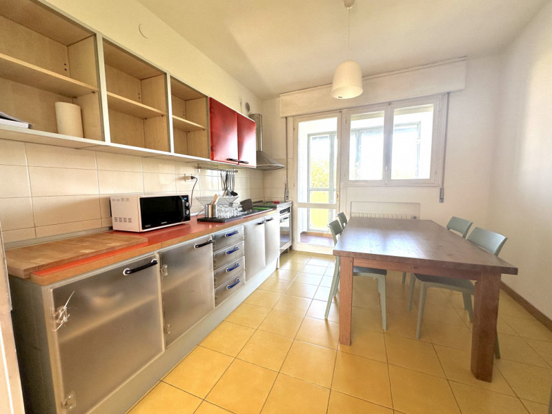 Stanza matrimoniale per una persona per lavoratrici o studentesse.

Canone 380 Euro + 100 Euro sp...