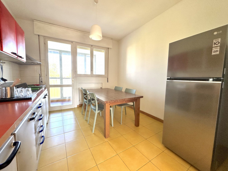 Stanza matrimoniale per una persona per lavoratrici o studentesse.

Canone 380 Euro + 100 Euro sp...