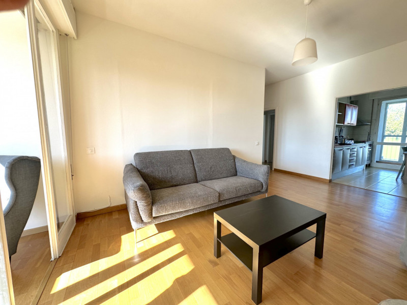 Stanza matrimoniale per una persona per lavoratrici o studentesse.

Canone 380 Euro + 100 Euro sp...