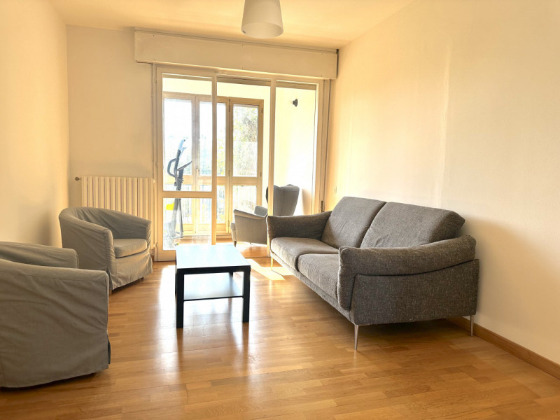 Stanza matrimoniale per una persona per lavoratrici o studentesse.

Canone 380 Euro + 100 Euro sp...