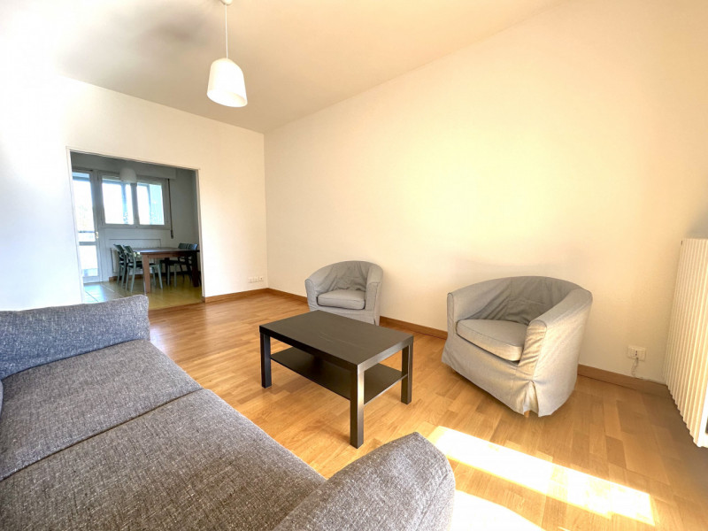 Stanza matrimoniale per una persona per lavoratrici o studentesse.

Canone 380 Euro + 100 Euro sp...