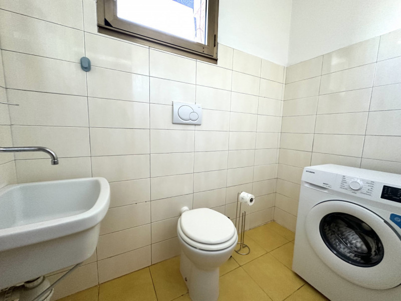 Stanza matrimoniale per una persona per lavoratrici o studentesse.

Canone 380 Euro + 100 Euro sp...