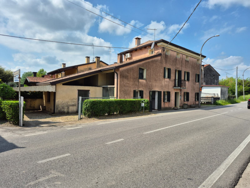 Casa indipendente a Fratta di Fontaniva, nelle immediate vicinanze della Chiesetta della Salute, ...