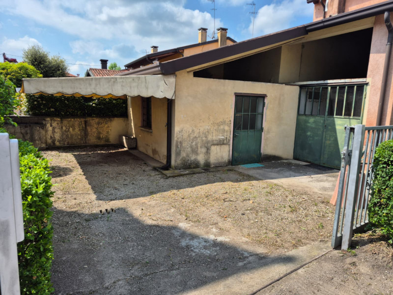 Casa indipendente a Fratta di Fontaniva, nelle immediate vicinanze della Chiesetta della Salute, ...