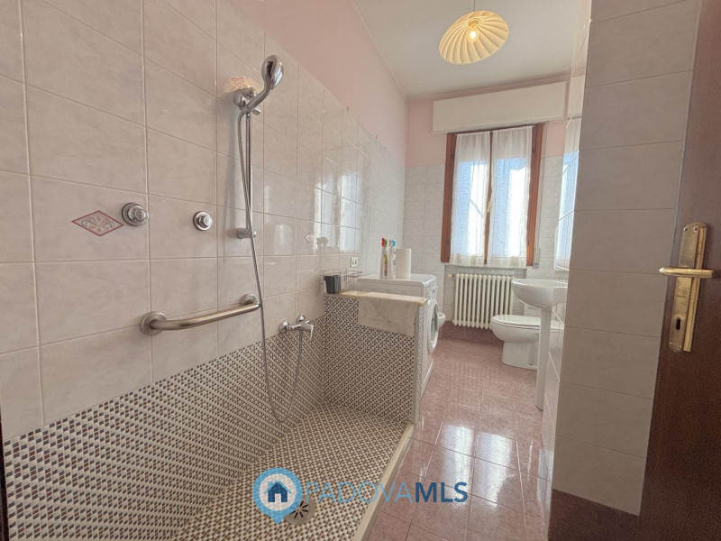 Immobile in esclusiva al Gruppo Padova MLS 

In contesto tranquillo e ben curato, proponiamo in v...