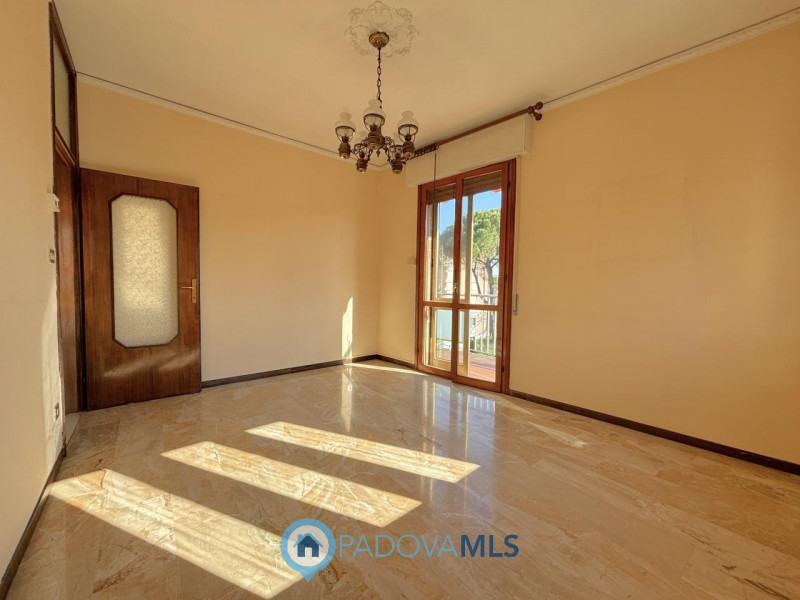 Immobile in esclusiva al Gruppo Padova MLS 

In contesto tranquillo e ben curato, proponiamo in v...