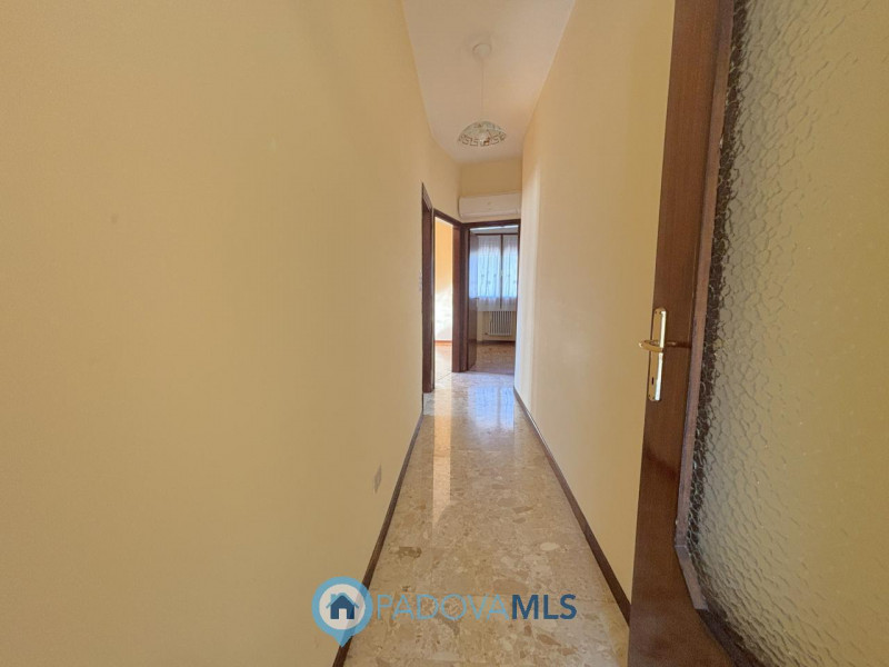 Immobile in esclusiva al Gruppo Padova MLS 

In contesto tranquillo e ben curato, proponiamo in v...