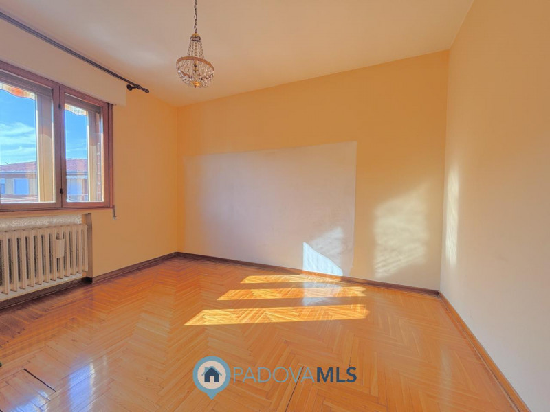 Immobile in esclusiva al Gruppo Padova MLS 

In contesto tranquillo e ben curato, proponiamo in v...