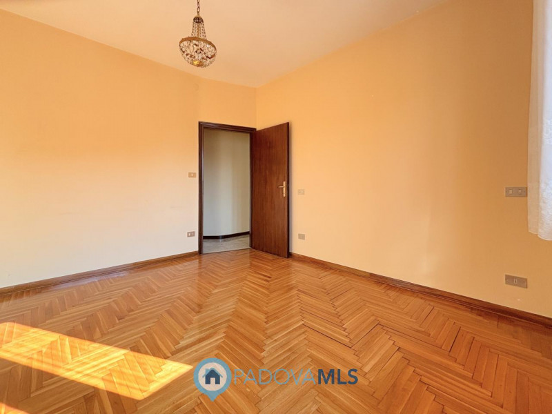 Immobile in esclusiva al Gruppo Padova MLS 

In contesto tranquillo e ben curato, proponiamo in v...