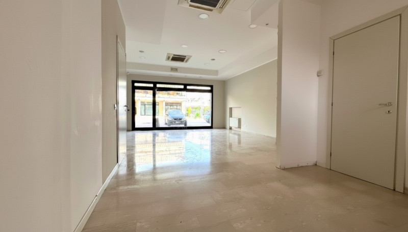 VIGODARZERE- centro-: proponiamo un luminoso negozio di circa 100 mq calpestabili, situato nella ...