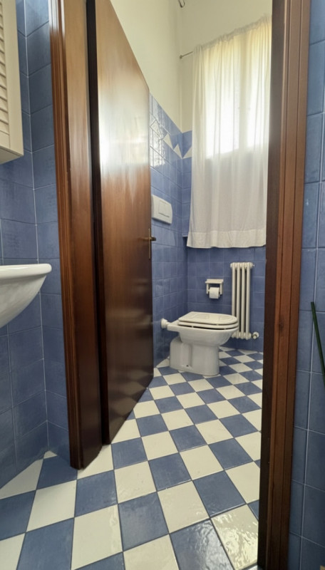 VIGODARZERE- centro-: proponiamo un luminoso negozio di circa 100 mq calpestabili, situato nella ...