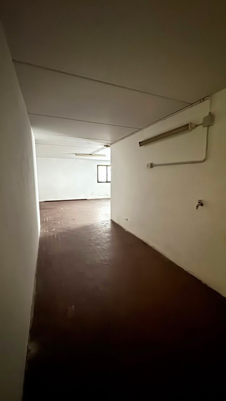 VIGODARZERE- centro-: proponiamo un luminoso negozio di circa 100 mq calpestabili, situato nella ...