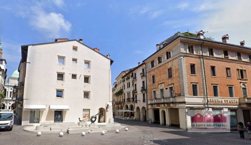 CENTRO STORICO: NEGOZIO/LABORATORIO POSTO AL PIANO TERRA CON OTTIMA ESPOSIZIONE AL PUBBLICO. RIF....