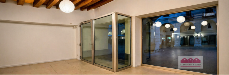 CENTRO STORICO: NEGOZIO/LABORATORIO POSTO AL PIANO TERRA CON OTTIMA ESPOSIZIONE AL PUBBLICO. RIF....