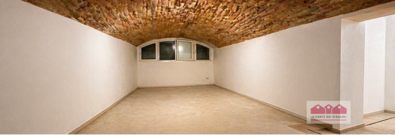 CENTRO STORICO: NEGOZIO/LABORATORIO POSTO AL PIANO TERRA CON OTTIMA ESPOSIZIONE AL PUBBLICO. RIF....