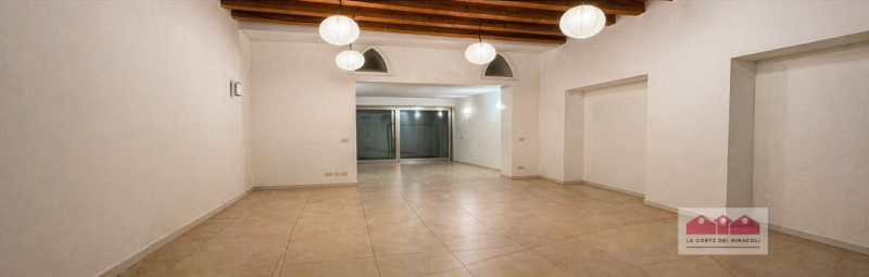 CENTRO STORICO: NEGOZIO/LABORATORIO POSTO AL PIANO TERRA CON OTTIMA ESPOSIZIONE AL PUBBLICO. RIF....