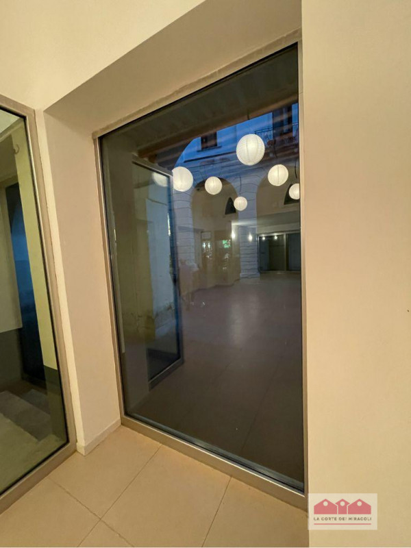 CENTRO STORICO: NEGOZIO/LABORATORIO POSTO AL PIANO TERRA CON OTTIMA ESPOSIZIONE AL PUBBLICO. RIF....