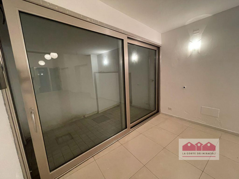 CENTRO STORICO: NEGOZIO/LABORATORIO POSTO AL PIANO TERRA CON OTTIMA ESPOSIZIONE AL PUBBLICO. RIF....