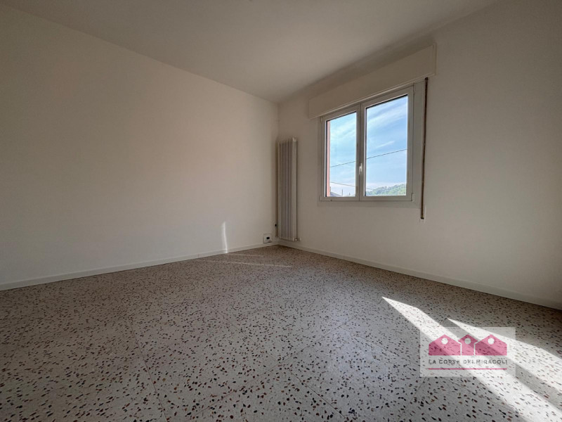 LONGARA: NELLA SPLENDIDA CORNICE DELLE PENDICI DEI COLLI BERICI PORZIONE DI BIFAMILIARE SOVRAPPOS...