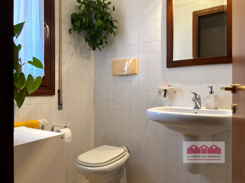 CREAZZO: PORZIONE DI CASA CON GIARDINO SU TRE LIVELLI, INGRESSO, CUCINA, SOGGIORNO, BAGNO OSPITI,...