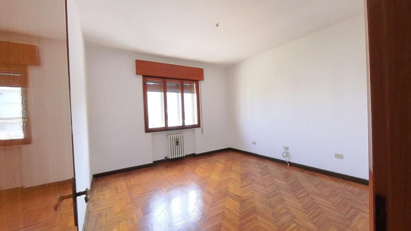 Proponiamo in esclusiva un luminoso appartamento di ben 120 mq situato nella ricercata zona Marco...